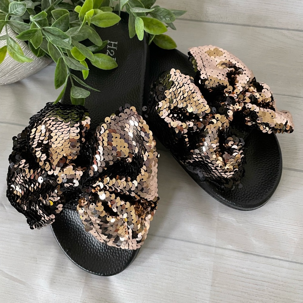Glitter ribbon bow accent slipper